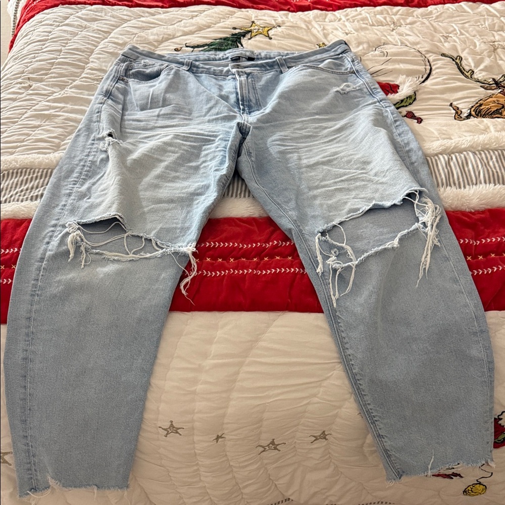 American Eagle Outfitters Light Blue Ripped mom jeans